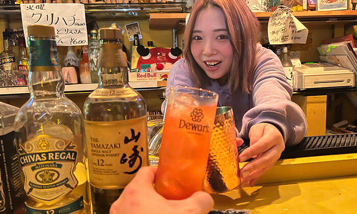 New yellow & the Musiqスタッフと乾杯している写真